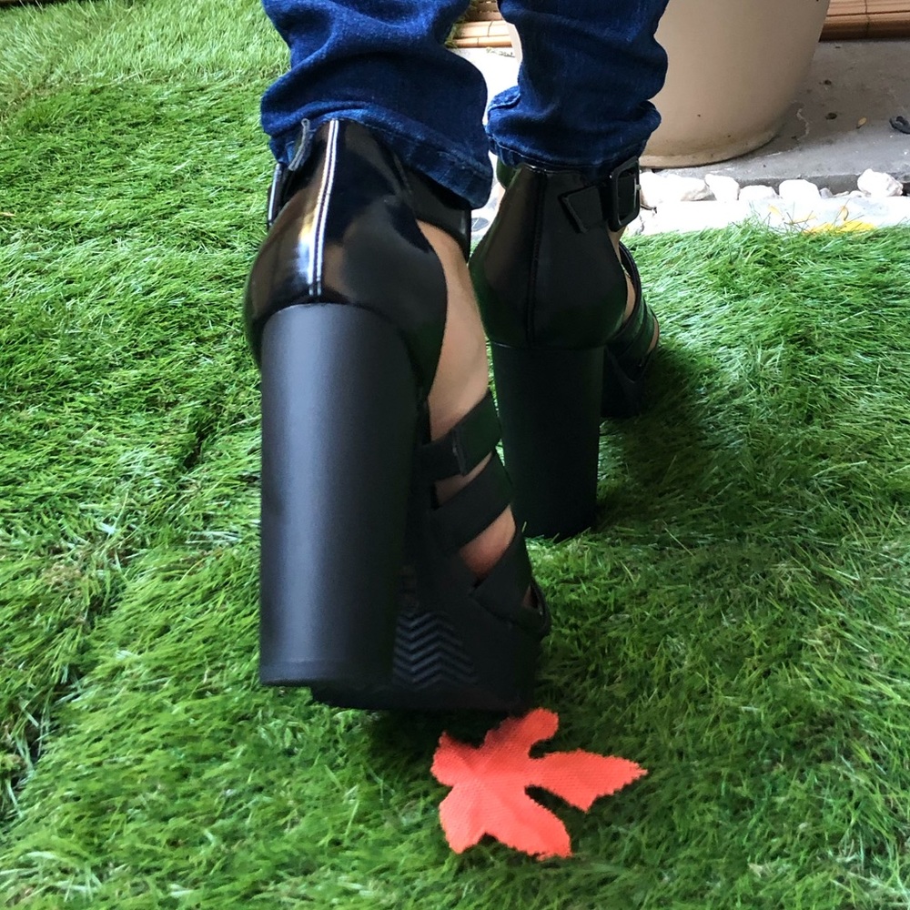 Platform Patent gladiator lug sole heels - Picture 8 of 8